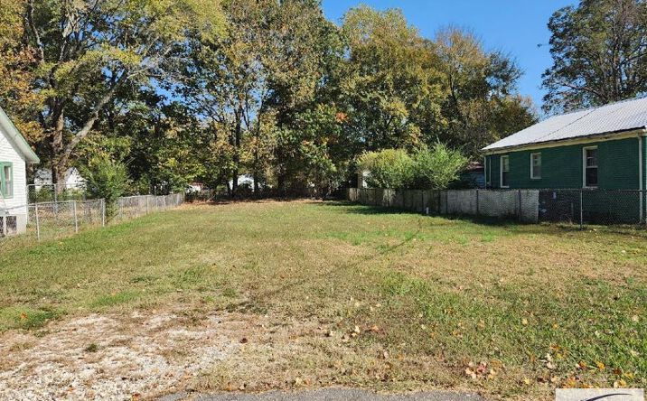 Pictures of Land property located at 822 Lois St, Paris, TN 38242 for sales - image #1