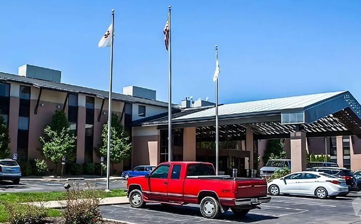 Pictures of Hospitality property located at 4112 N Brandywine Dr, Peoria, IL 61614 for sales - image #1
