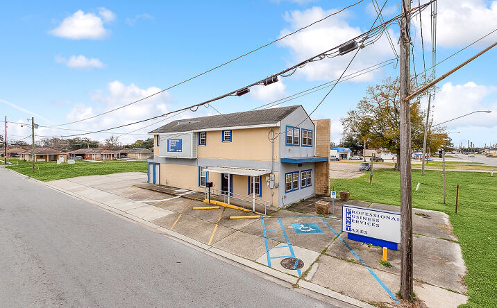 Pictures of Office, Retail property located at 3025 Paris Rd, Chalmette, LA 70043 for sales - image #1