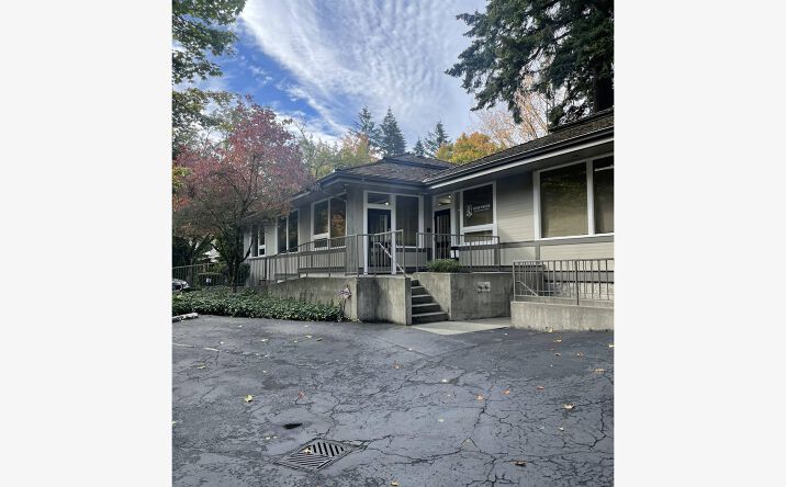 Pictures of Office property located at 300 NE Gilman Blvd, Issaquah, WA 98027 for sales - image #1