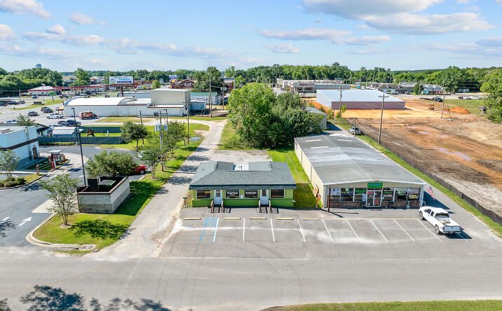 Pictures of Mixed Use, Office, Retail property located at 18442 Mimosa Avenue, ROBERTSDALE, AL 36567 for sales - image #1