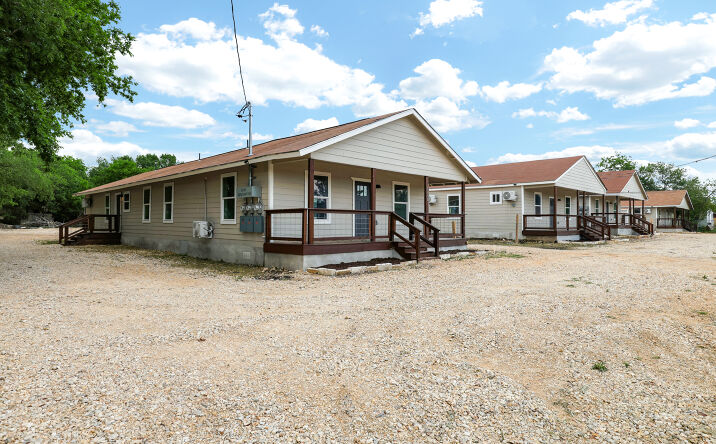 Pictures of Multifamily property located at 2706 Observation Dr, San Antonio, TX 78227 for sales - image #1