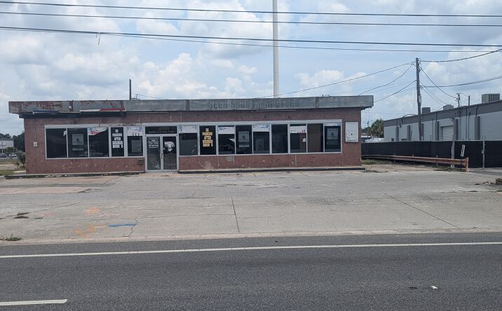 Pictures of Retail property located at 5005 Edgewater Dr, Orlando, FL 32810 for sales - image #1