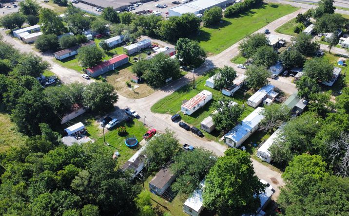 Pictures of Mobile Home Park property located at 2671 N Main St, Paris, TX 75460 for sales - image #1