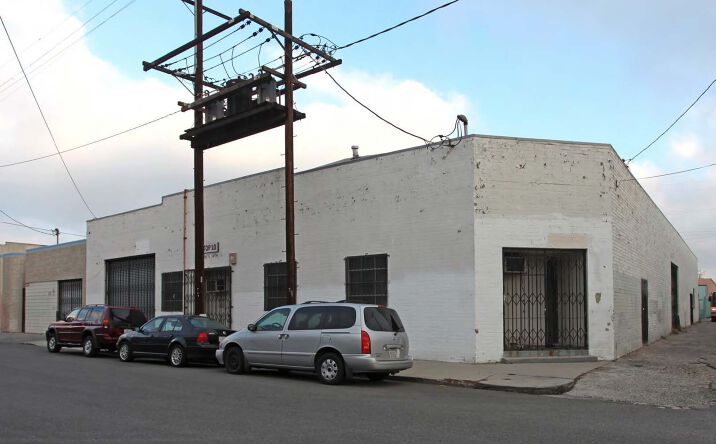 Pictures of Industrial property located at 811 E 14th Pl, Los Angeles, CA 90021 for sales - image #1