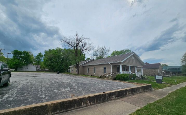 Pictures of Office, Self Storage property located at 308 W Church St, Aurora, MO 65605 for sales - image #1