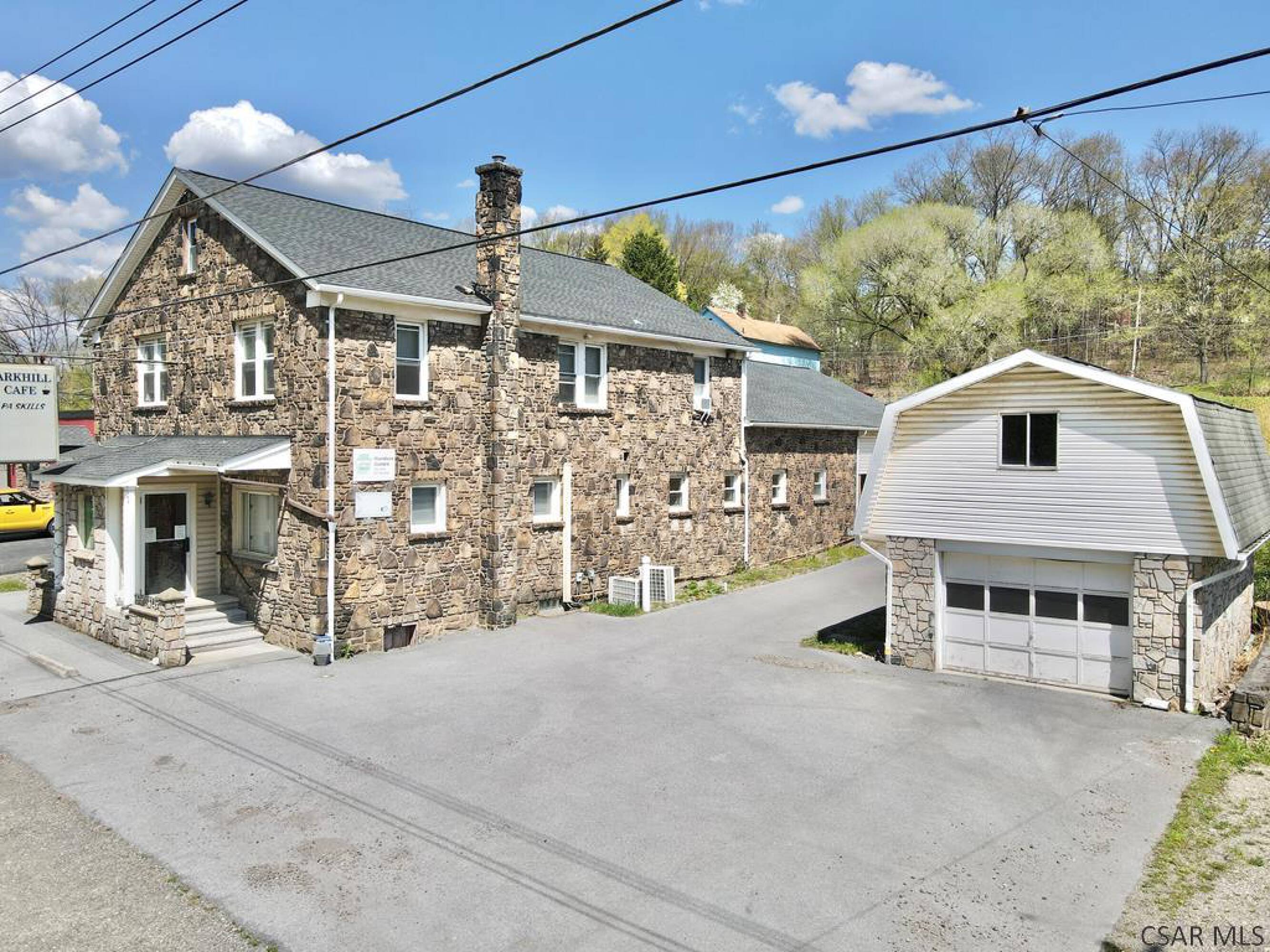 218 Parkhill Dr, Parkhill, PA 15945