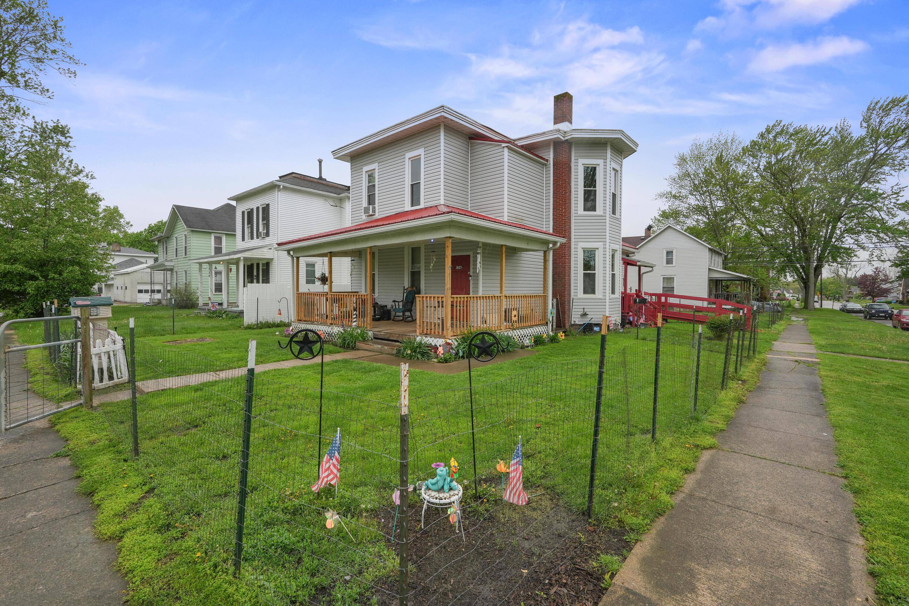 124 N Pearl St