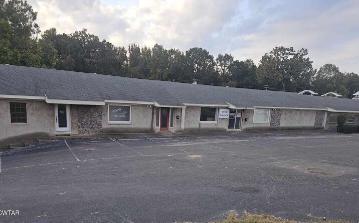 Pictures of Office property located at 1629 S Highland Avenue, Jackson, TN 38301 for sales - image #1