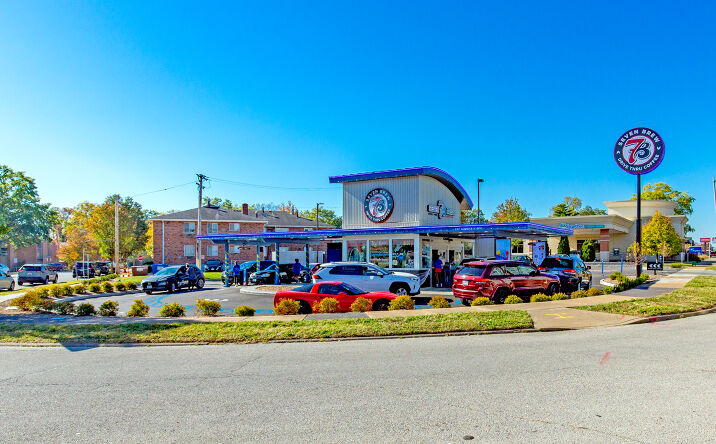 Pictures of Retail property located at 4310 Ambassador Caffery Parkway, Lafayette, LA 70501 for sales - image #1