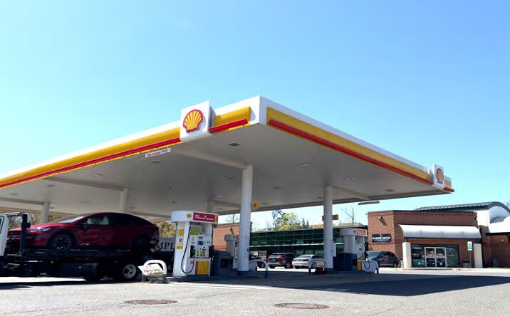 Pictures of Business for Sale, Industrial, Retail property located at 26641 Southpoint Dr, Chantilly, VA 20152 for sales - image #1