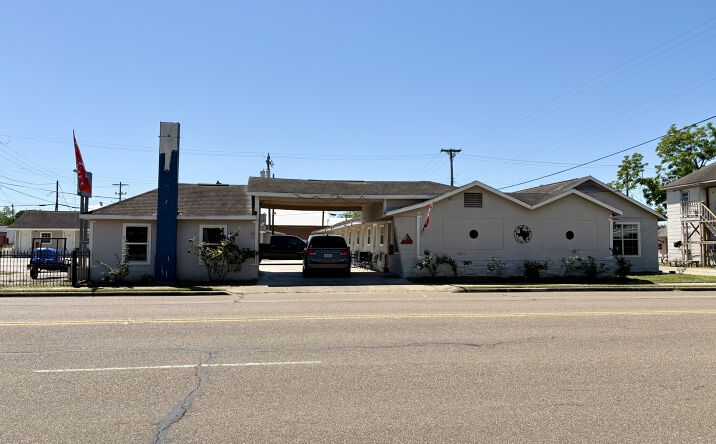 Pictures of Hospitality property located at 405 W Jackson St, El Campo, TX 77437 for sales - image #1