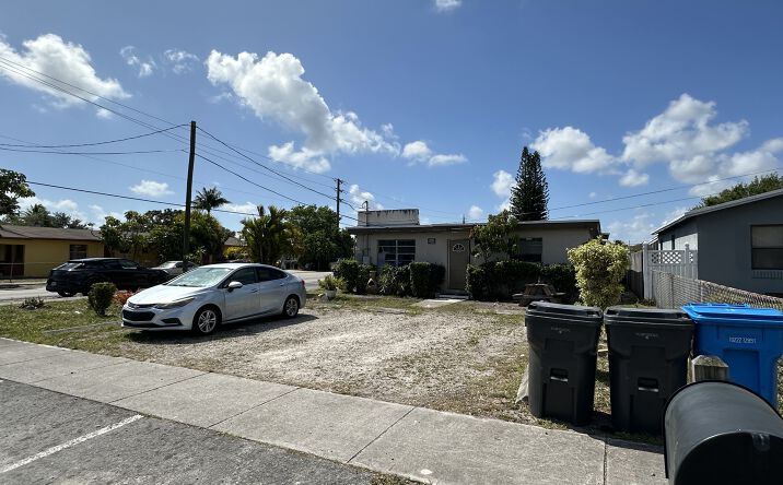 Pictures of Multifamily property located at 4400 SW 23rd St, West Park, FL 33023 for sales - image #1