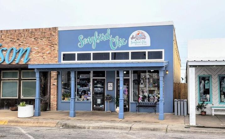 Pictures of Retail property located at 416 S Austin St, Rockport, TX 78382 for sales - image #1