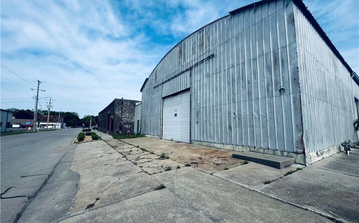 Pictures of Industrial property located at 118 S Locust St, Pittsburg, KS 66762 for sales - image #1