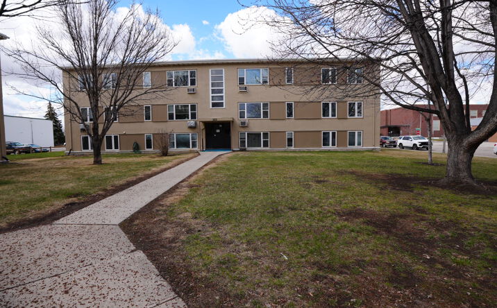Pictures of Multifamily property located at 303 W Highland Dr, Williston, ND 58801 for sales - image #1