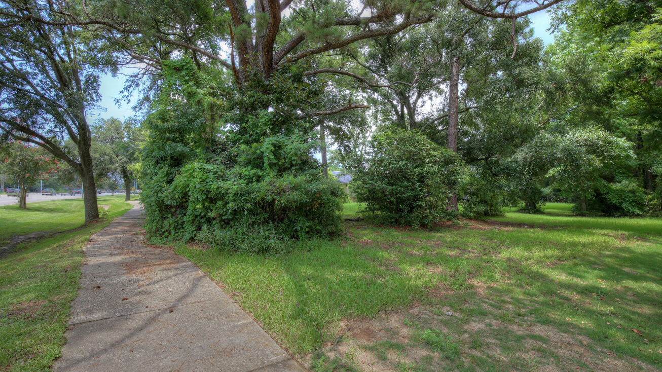 Pictures of Land property located at 304 N Greeno Rd, Fairhope, AL 36532 for sales - image #1