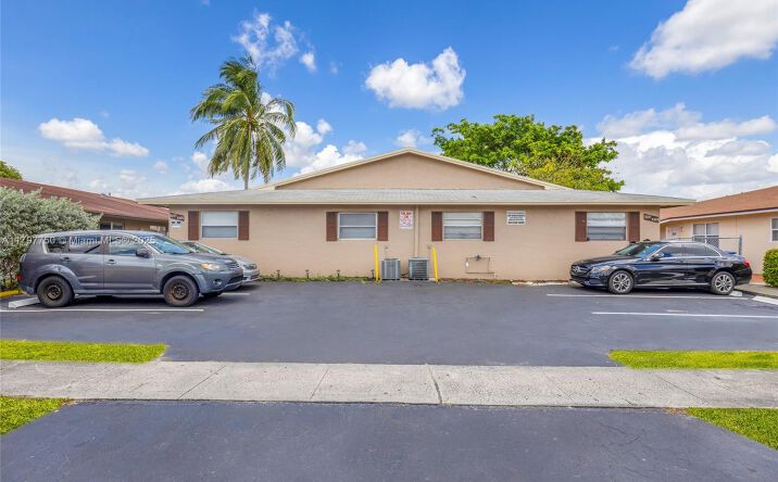 Pictures of Multifamily property located at 5321 NW 22nd St, Lauderhill, FL 33313 for sales - image #1