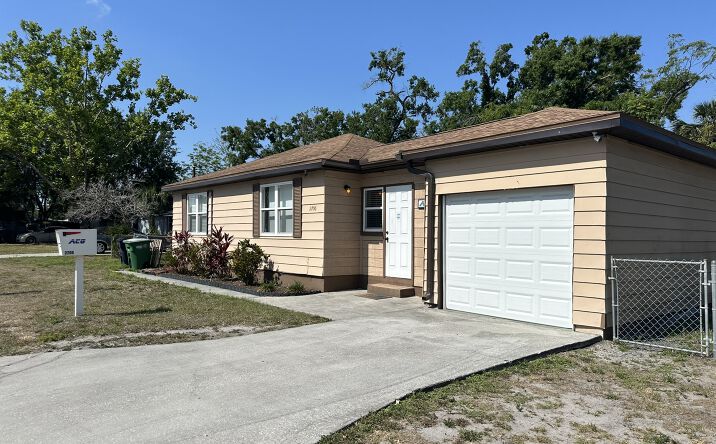 Pictures of Industrial, Mixed Use property located at 2706 Stallone Dr, Tampa, FL 33605 for sales - image #1