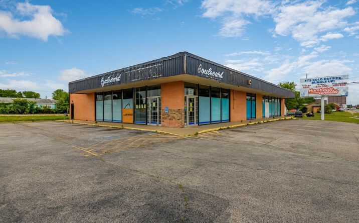 Pictures of Mixed Use, Office, Retail property located at 1117 Se Frank Phillips Blvd, Bartlesville, OK 74003 for sales - image #1