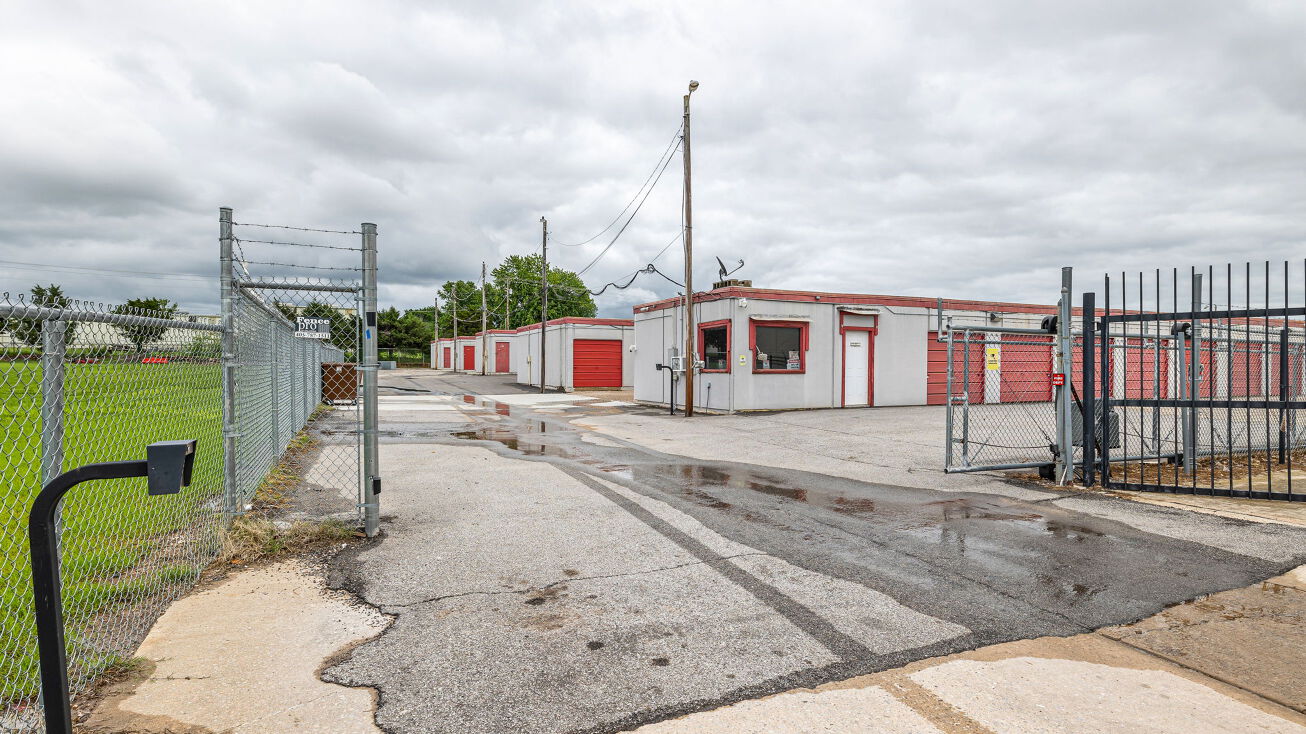 Pictures of Business for Sale, Self Storage property located at 500 Maxi Dr, Yukon, OK 73099 for sales - image #1