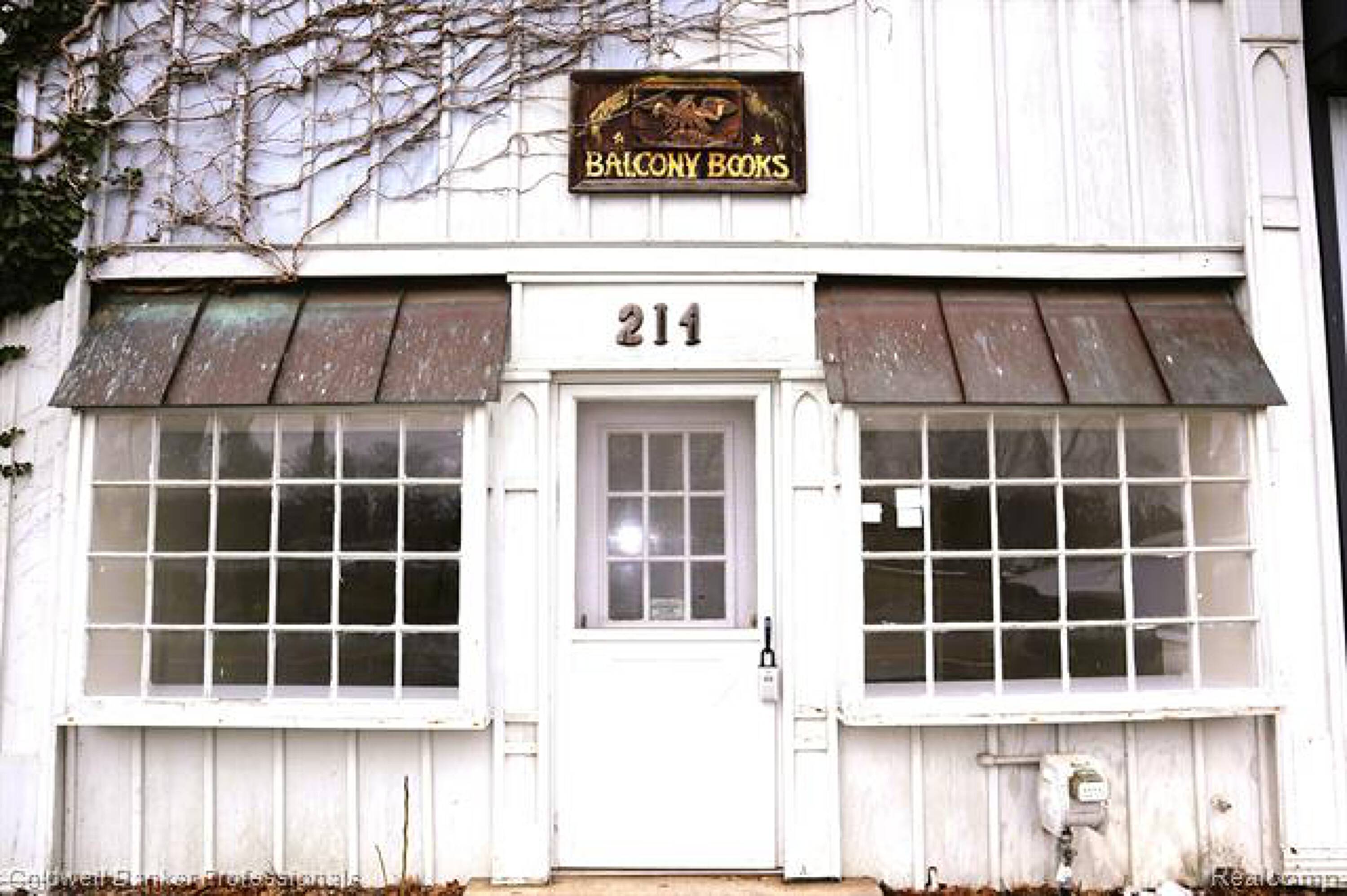 214 S Broad St, Holly, MI 48442