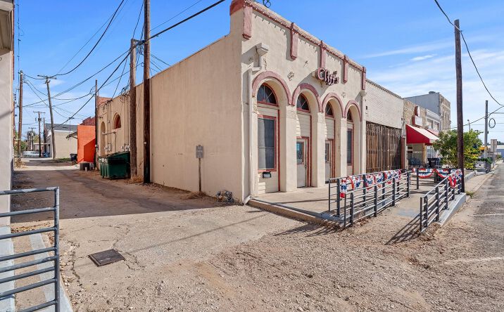 Pictures of Retail property located at 218 N Main St, Rockdale, TX 76567 for sales - image #1