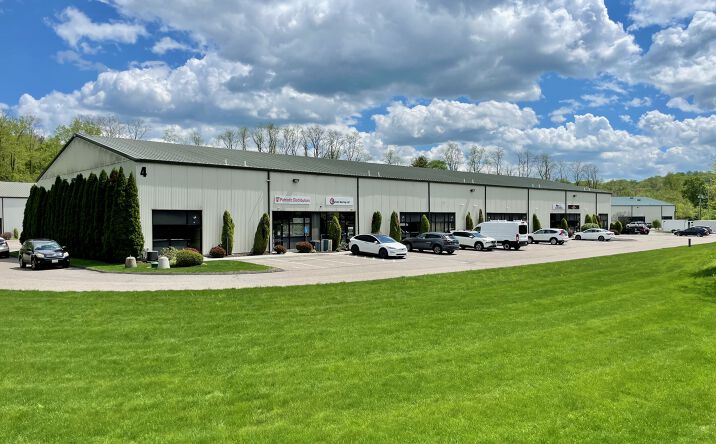 Pictures of Retail, Industrial property located at 4 Sand Cut Rd, Brookfield, CT 06804 for sales - image #1