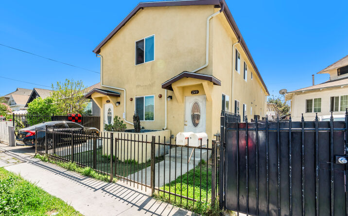 Pictures of Multifamily property located at 240 W 46th St, Los Angeles, CA 90037 for sales - image #1