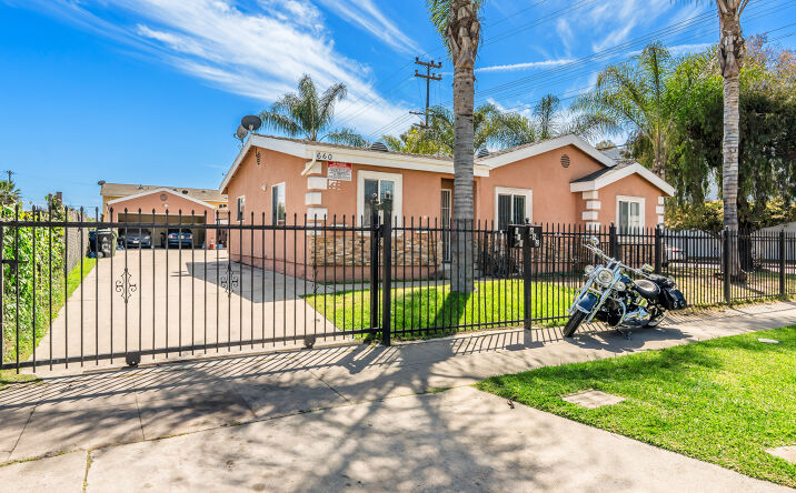 Pictures of Multifamily property located at 660 W 94th St, Los Angeles, CA 90044 for sales - image #1
