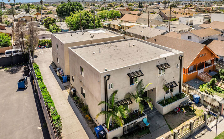 Pictures of Multifamily property located at 816 W 47th St, Los Angeles, CA 90037 for sales - image #1