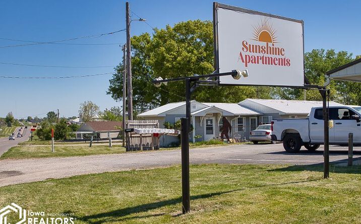 Pictures of Multifamily, Hospitality, Land property located at 206 Weaver Road, Bloomfield, IA 52537 for sales - image #1
