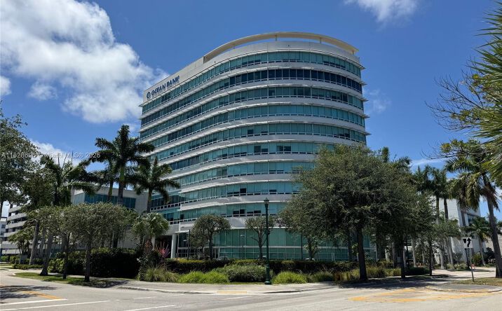 Pictures of Office property located at 20900 NE 30th Ave #503 + assigned parking, Aventura, FL 33180 for sales - image #1