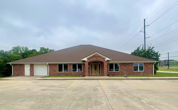 Pictures of Office property located at 1156 N Bonnie Brae St, Denton, TX 76201 for sales - image #1