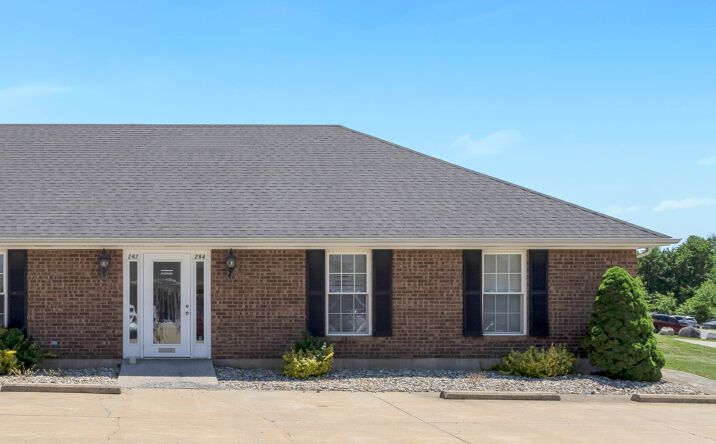 Pictures of Office property located at 284 Southwoods Dr, Columbia, IL 62236 for sales - image #1