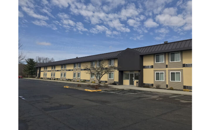 Pictures of Hospitality property located at 577 OH-7 North, Gallipolis, OH 45631 for sales - image #1