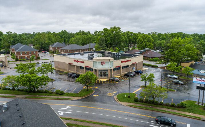 Pictures of Retail property located at 520 Lyndon Ln, Lyndon, KY 40222 for sales - image #1