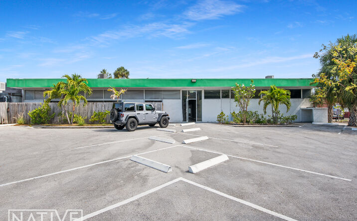 Pictures of Office, Retail property located at 2700 E Oakland Park Blvd, Fort Lauderdale, FL 33306 for sales - image #1