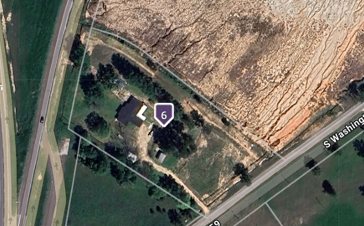 Pictures of Office property located at 635 Pan American Drive, Livingston, TX 77351 for sales - image #1