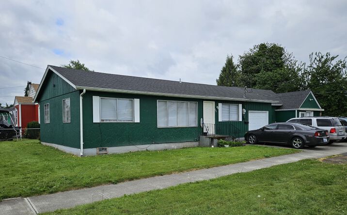 Pictures of Multifamily property located at 706 Laurel St, Kelso, WA 98626 for sales - image #1