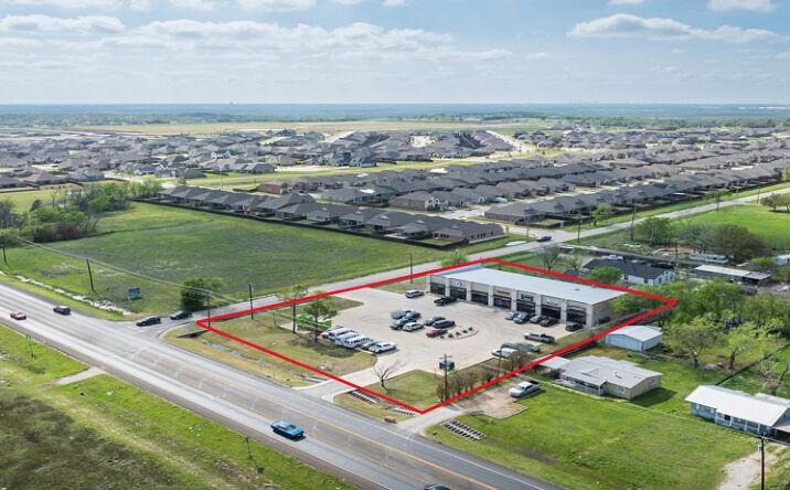 Pictures of Retail property located at 11511 Walnut Ln, Forney, TX 75126 for sales - image #1