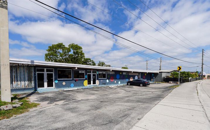 Pictures of Retail property located at 4231 N Dixie Hwy, Oakland Park, FL 33334 for sales - image #1