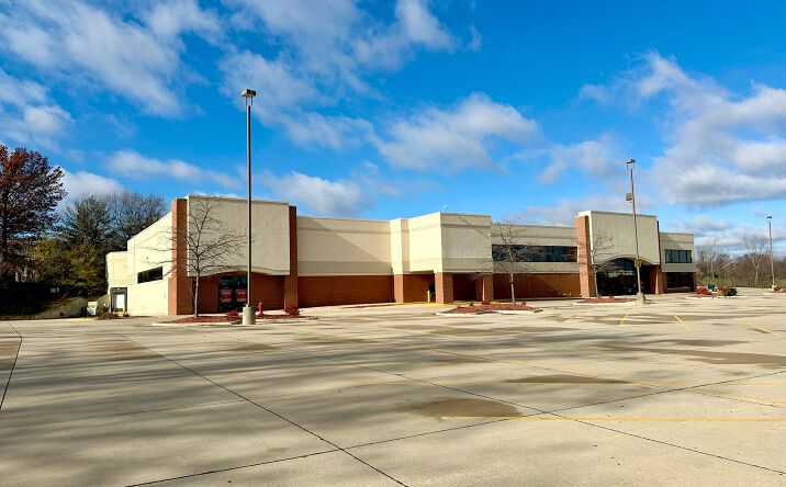 Pictures of Retail property located at 2221 Logan Ave, Waterloo, IA 50703 for sales - image #1