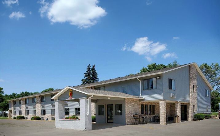 Pictures of Hospitality property located at 1919 E Central Ave, Estherville, IA 51334 for sales - image #1