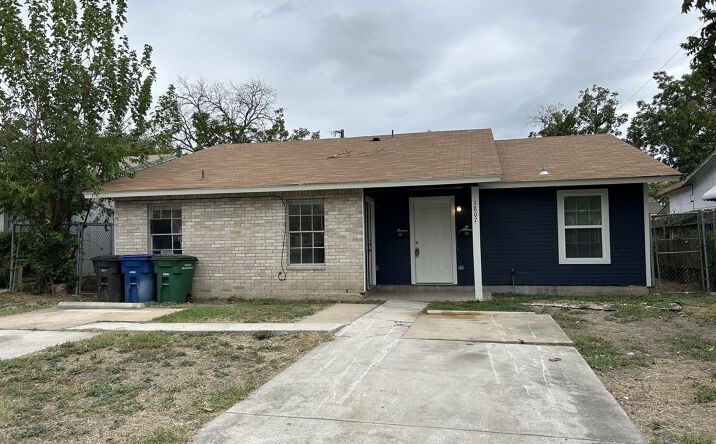 Pictures of Multifamily property located at 1811 Fresno St, San Antonio, TX 78201 for sales - image #1