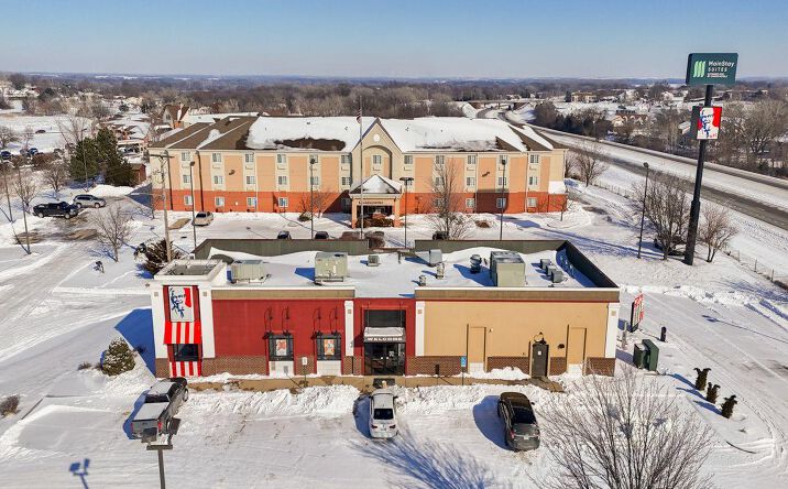 Pictures of Retail property located at 2613 Candlewood Dr, Emporia, KS 66801 for sales - image #1