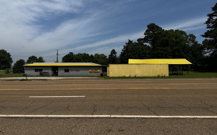 Pictures of Retail property located at 2645 Us Highway 64, Crump, TN 38327 for sales - image #1