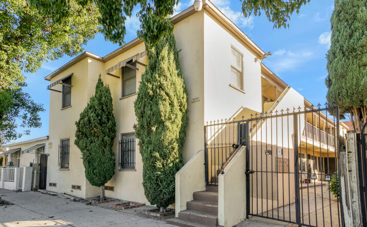Pictures of Multifamily property located at 1922 Locust Ave, Long Beach, CA 90806 for sales - image #1