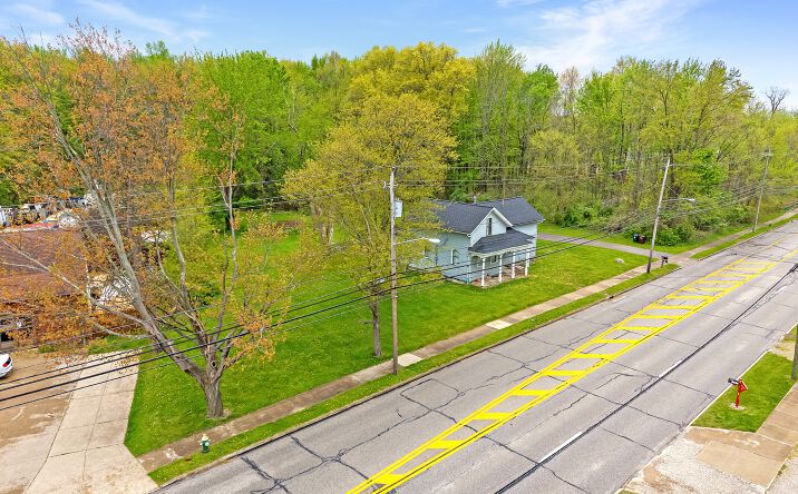 image of property at 30661 CENTER RIDGE RD Westlake OH 44145-5138