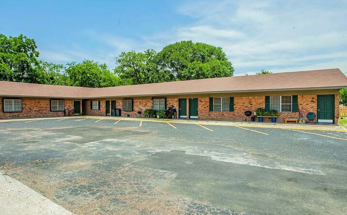 Pictures of Multifamily property located at 404 E Craven Ave, Waco, TX 76705 for sales - image #1